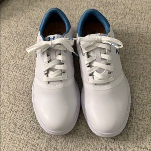Golf shoes
